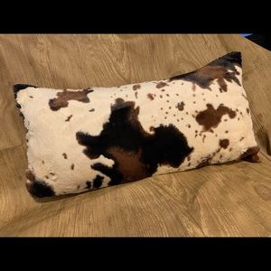 Throw decorative pillow